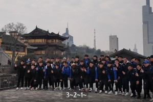 “领略南京城墙的防守艺术”，南京城市组织集体登城墙活动